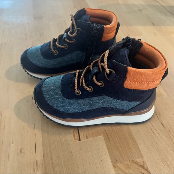 🔆 Bundle items 6 for $30 NWOT Old Navy Hiker Style Shoes - Picture 2 of 8